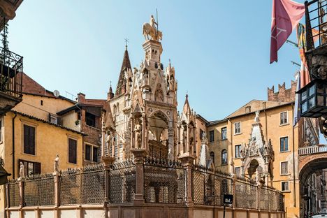 Della Scala tombs behind a wrought iron fence.