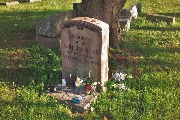 Grave of the Girl in Blue