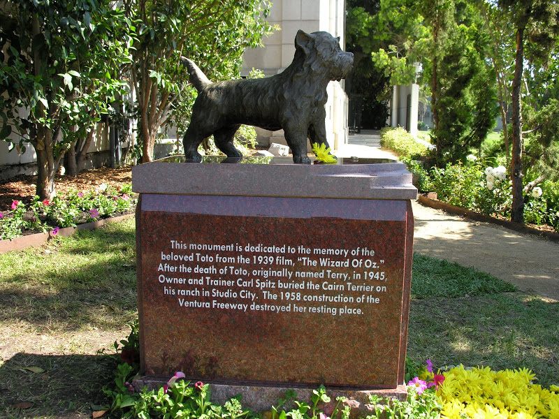 Toto's fan-funded memorial