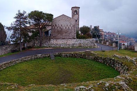 The Roman cistern and the Church of Saint Peter.