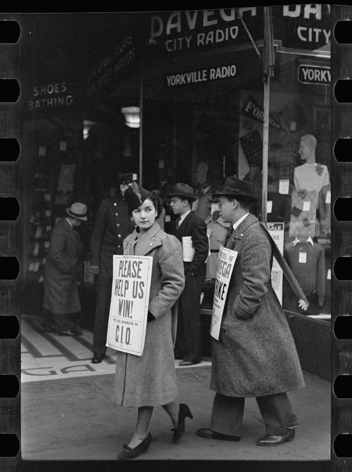 <em>Strike pickets, New York, New York.</em>