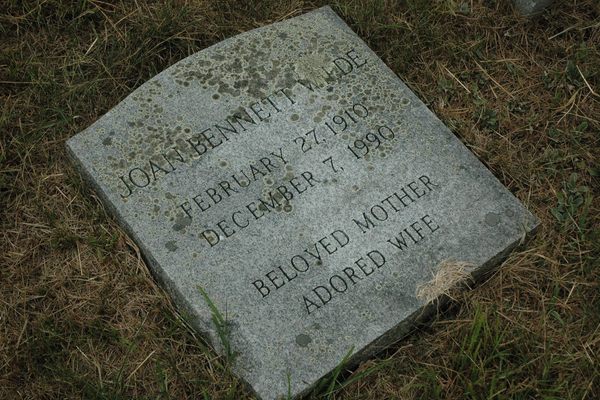 Gravestone of Joan Bennett
