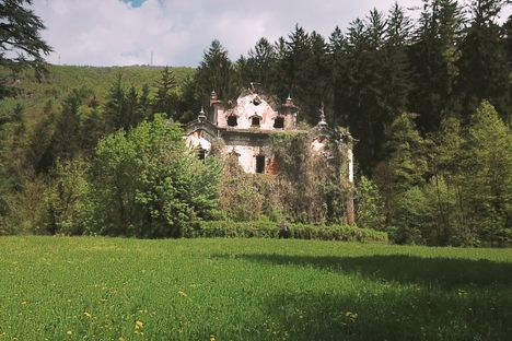 The Real Story Behind Northern Italy's Abandoned 'Ghost Mansion'