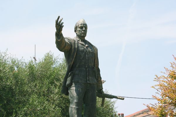 The Rakovac memorial from the knees up