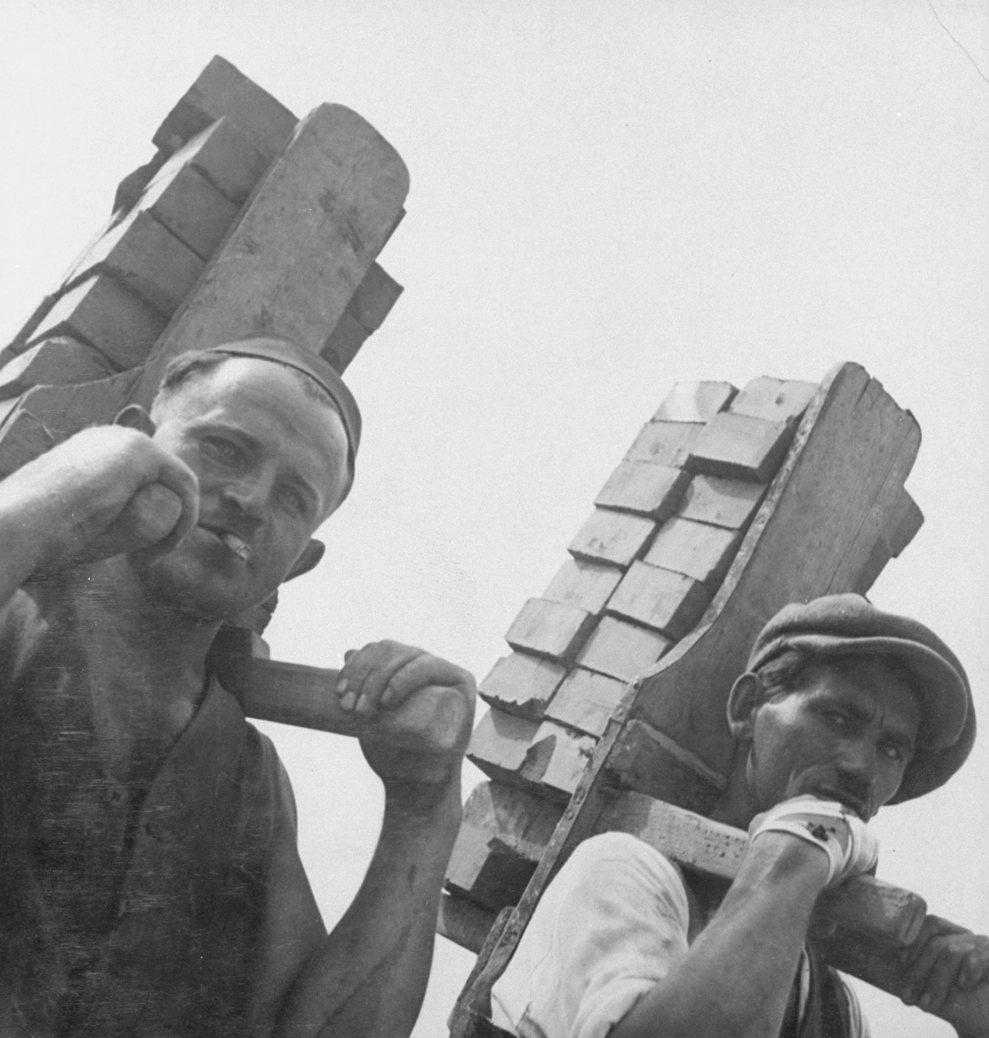 German bricklayers, 1925.