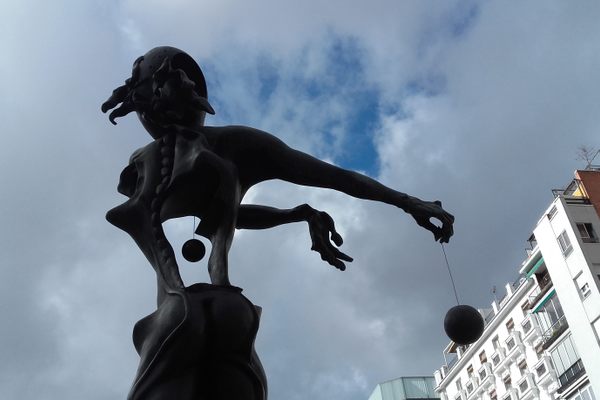 Detail of the figure.