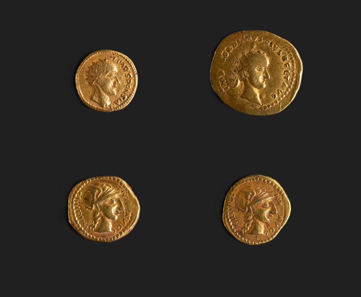 Au fost examinate patru piese din colecția Glasgow (în sensul acelor de ceasornic din stânga sus): Sponsian, Gordian III și două de la Philip (I sau II). 