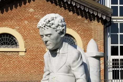Statue of Freak Antoni