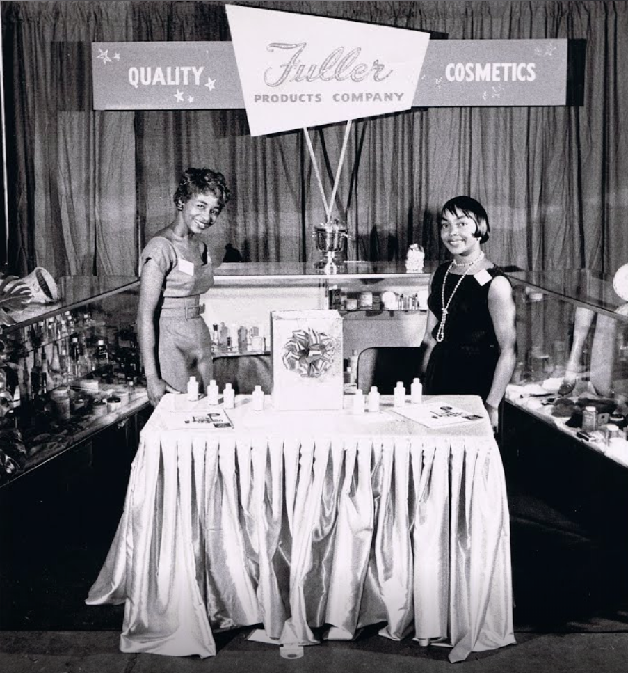 A cosmetics booth at the Chicago Housewares Show of 1959.