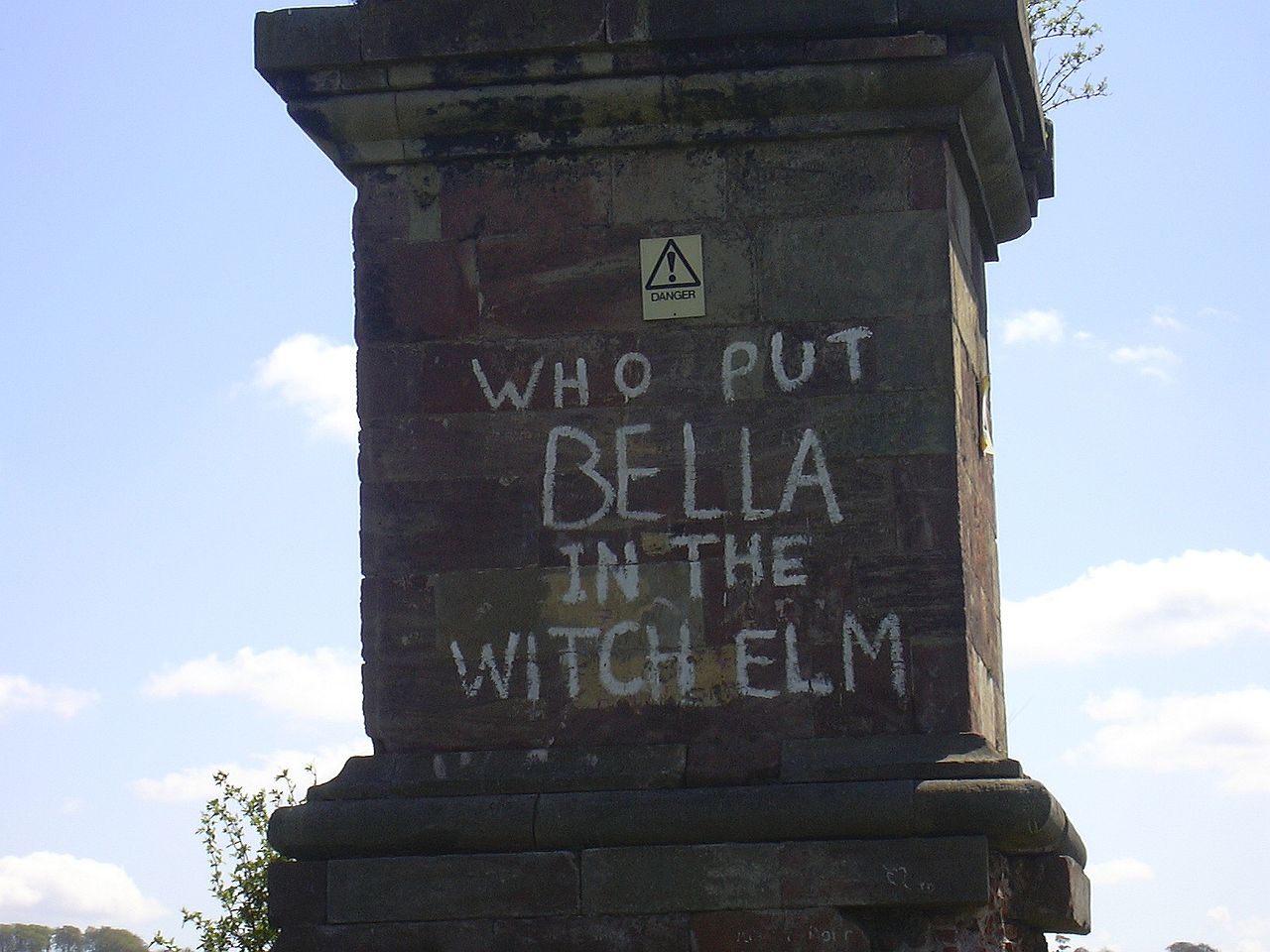 Graffiti on the obelisk in 2006