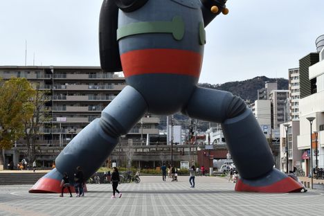 Tetsujin 28, city defender
