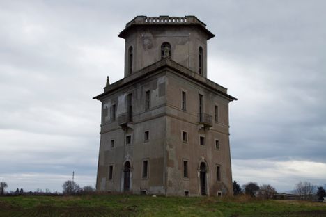 The central structure, known as Triangolo Barberini.