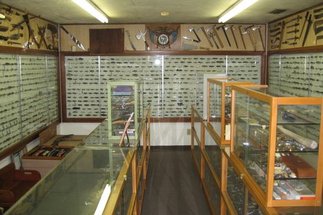 Knife museum.