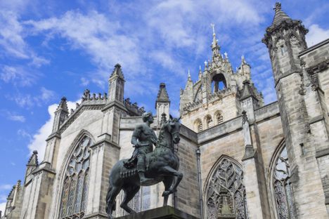 King Charles II, with St Giles' in the background.