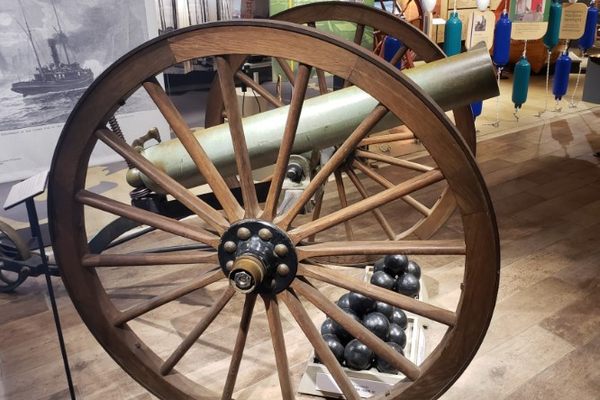 Oyster Police cannon.