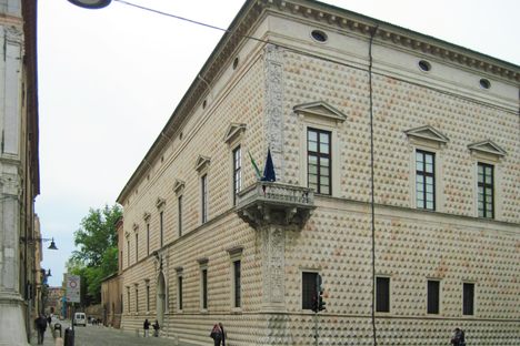 Palazzo dei Diamanti
