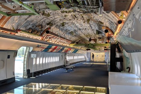 Exposed interior of the 747