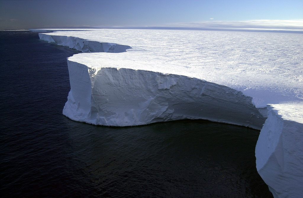 Iceberg vs Glacier: Learn the Difference Between Glacier and Iceberg
