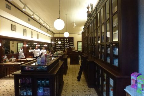 Inside La Botica Salcobrand.