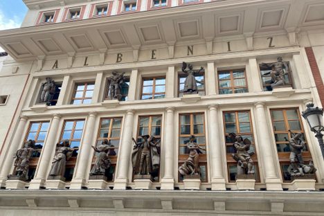 The Still Automatons of Teatro Albéniz