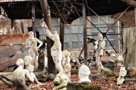 Garden of Non-Traditional Shaped Statues in Epreskert.