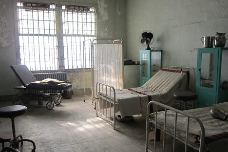 Alcatraz's Off-Limits Hospital Opens its Decrepit Wards