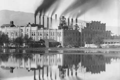 The Lehi Sugar Factory in Utah, early 20th century. 