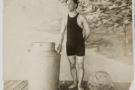 Houdini's Milk Can Escape, Where Failure Meant Death by Drowning