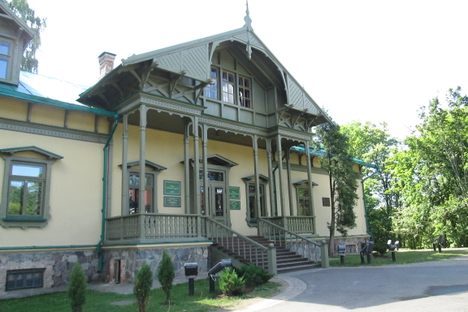 Loshitsa Manor Front View