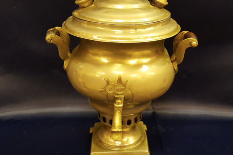 This "selfish samovar" is about 10.5 inches tall. 