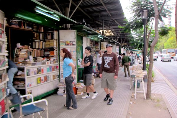 Parque Rivadavia open air book market