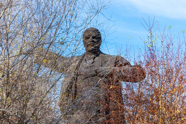 The largest Lenin statue .