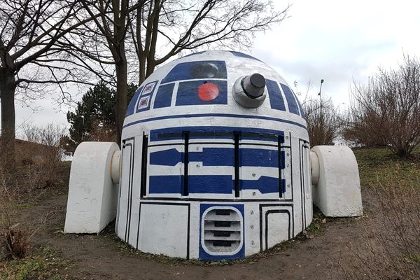 R2-D2 in the Folimanka Park in Prague.
