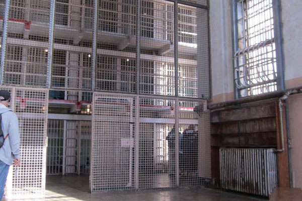 Prison library