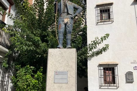 Chorrojumo Statue