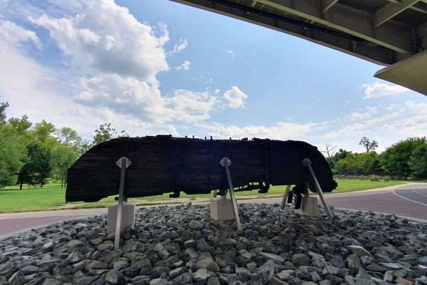 The rudder under the bridge.