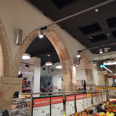 Quite a bit of architectural heritage can still be found inside the Spar.
