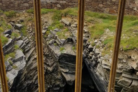 Looking through the end of the sculpture to the Dún na mBó blowhole below