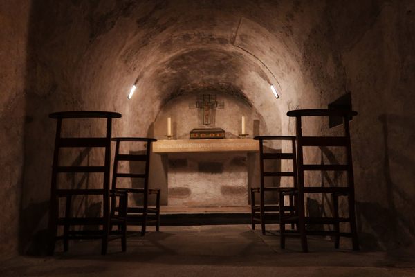The grave altar