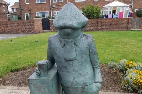 Andy Capp statue.