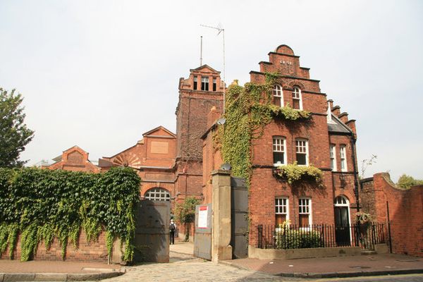 The tall tower to the rear held the accumulator cylinders