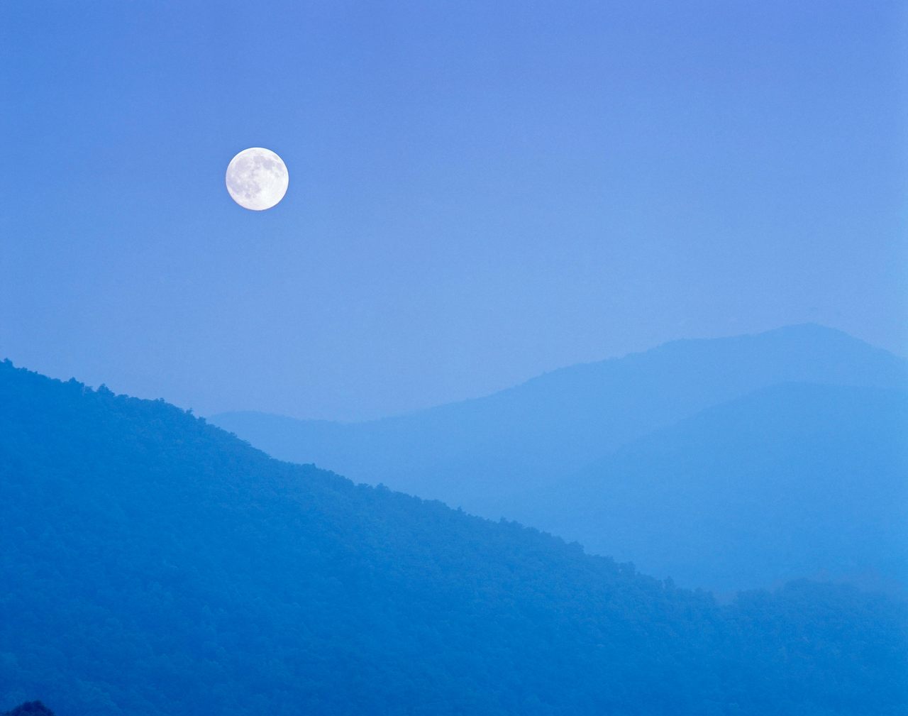 In Georgia and the Carolinas, tales of the moon-eyed people of Appalachia include references to the light of a full moon being too bright for their sensitive eyes.