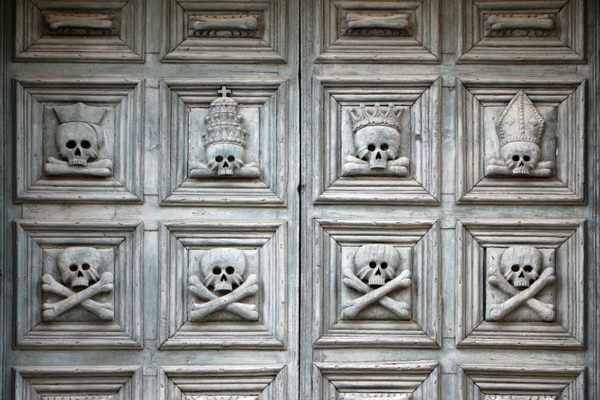 Skulls on the wooden door.