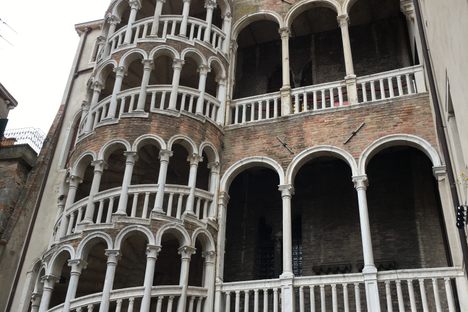 Scala Contarini del Bovolo