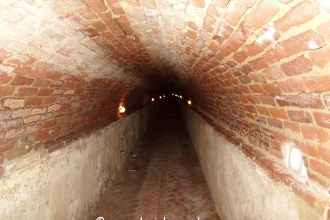 Alcantarilla Colonial (Colonial Sewers)