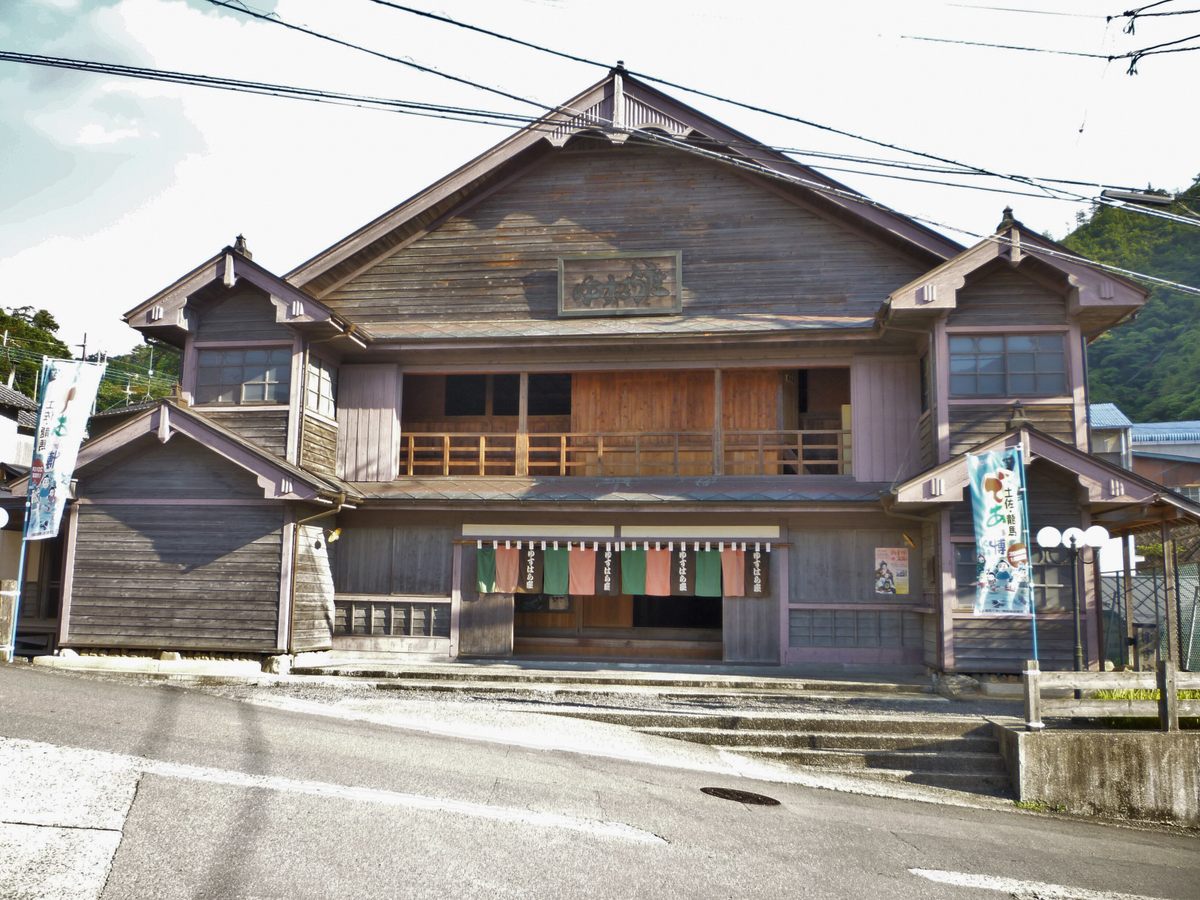 The conservation of this wooden theater put Yusuhara on the architectural map.