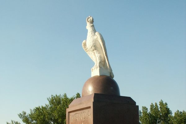 Monument atop the mound