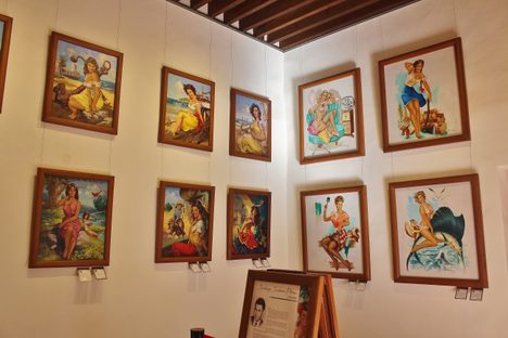 Pin-up girls.