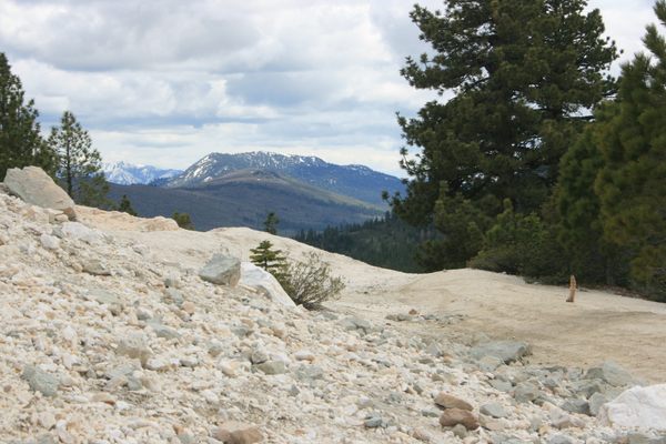 View over the quartz outcrops.