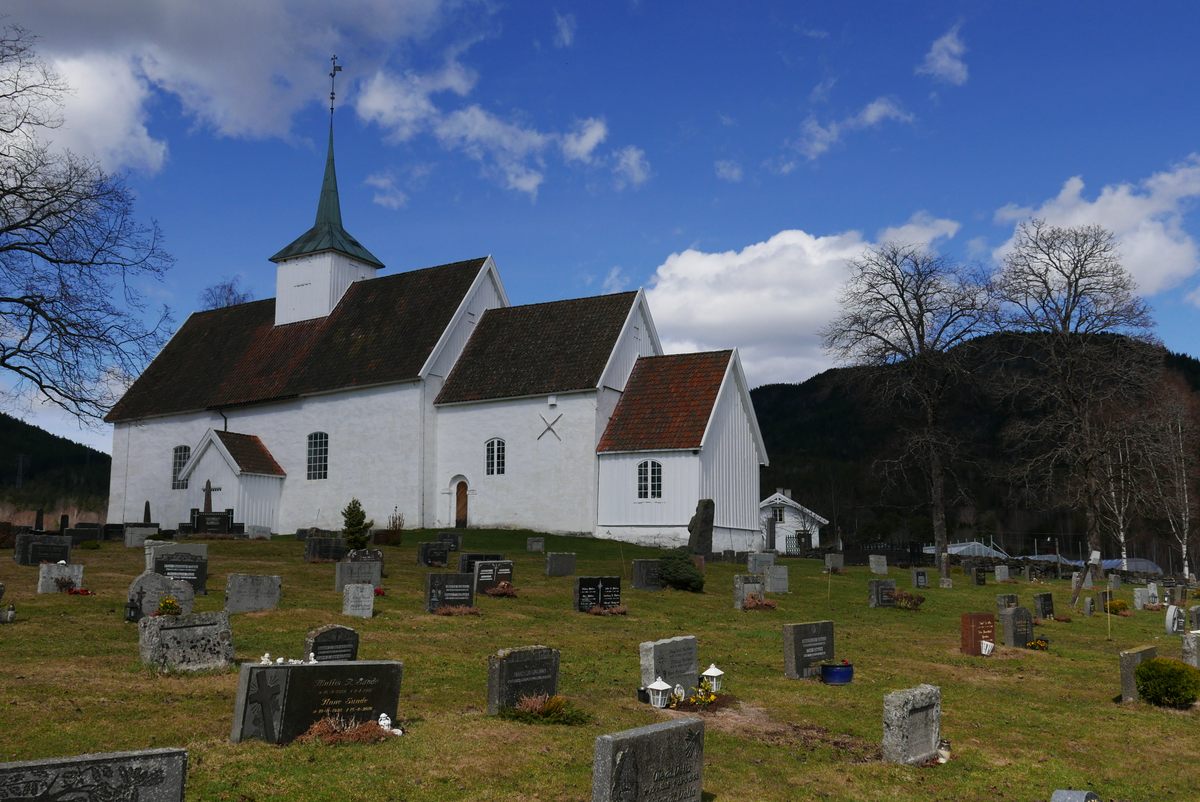 The village church at Sauherad was built around 1150 and renovated in the late 16th or early 17th century.